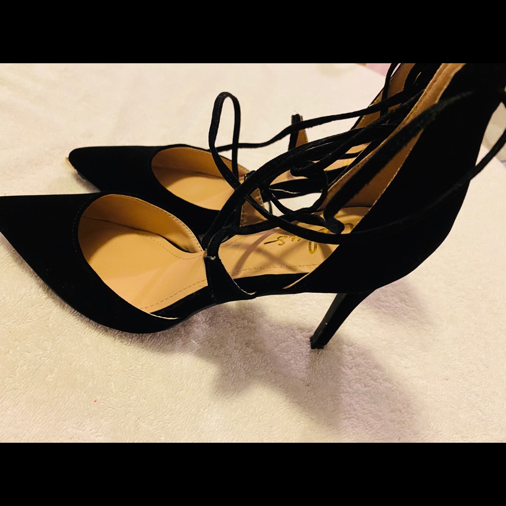 Brand New Glamorous Black Velvet Heels By Lulus  Box 43